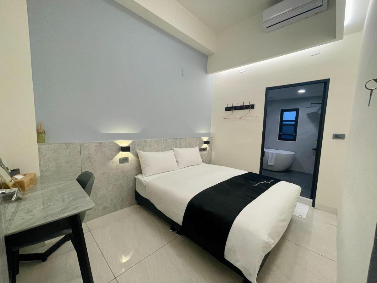 Six Seasons Inn - Qian He Тайнань Экстерьер фото