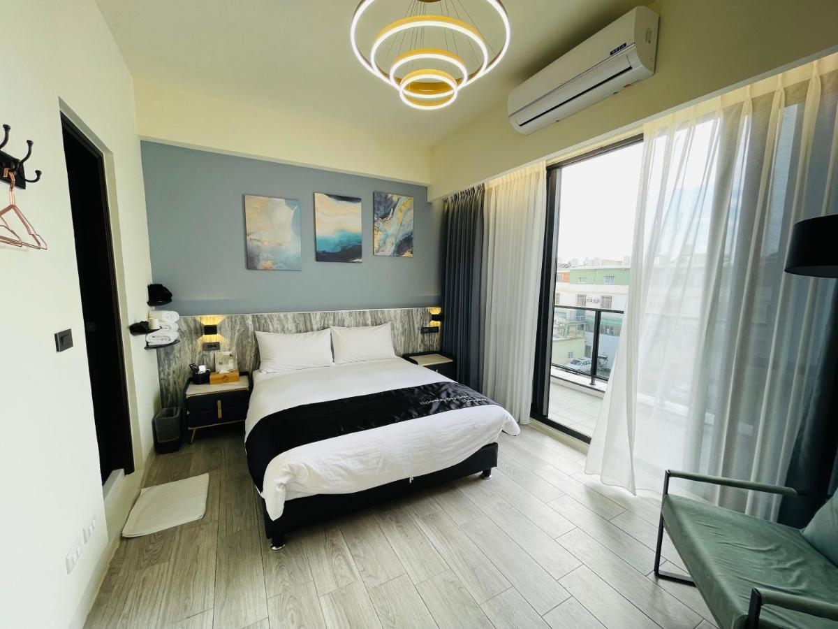 Six Seasons Inn - Qian He Тайнань Экстерьер фото
