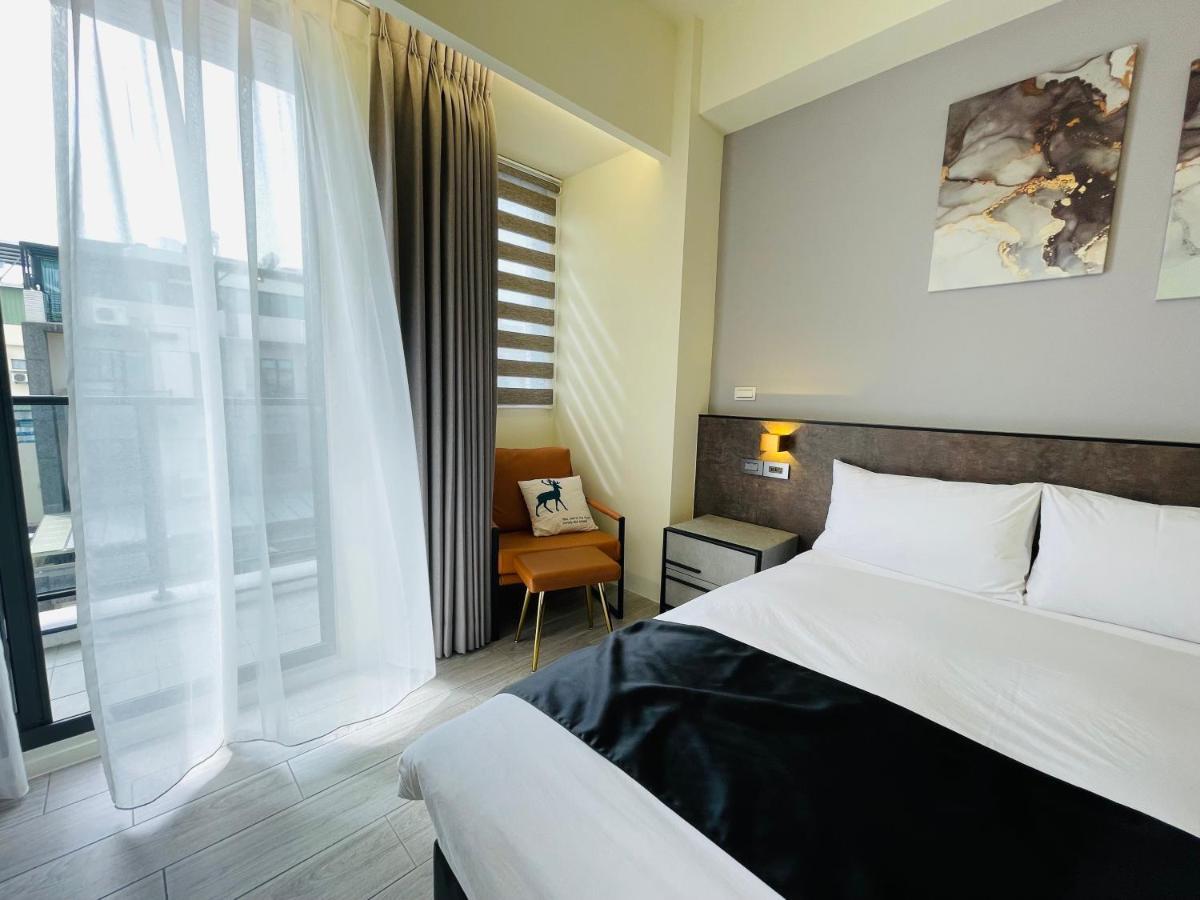 Six Seasons Inn - Qian He Тайнань Экстерьер фото